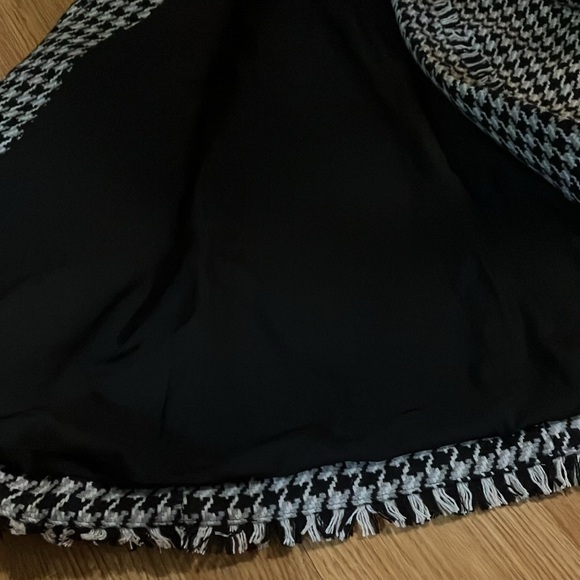 Express Medium Blazer Black White Lined Blazer Open Style Excellent like new - Picture 6 of 11